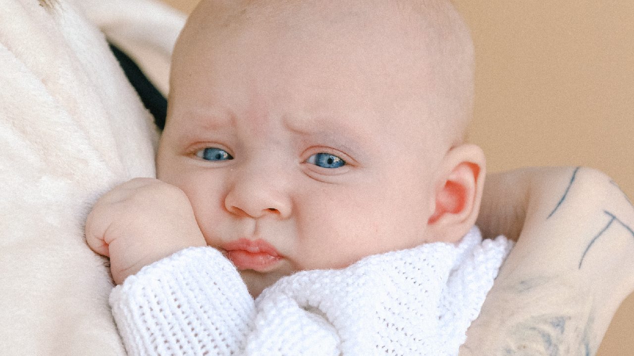 hijo de 1 a 3 años despierta llorando