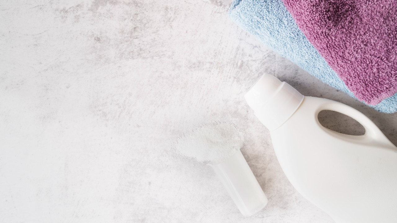 truco con vinagre ropa suave y más esponjosa