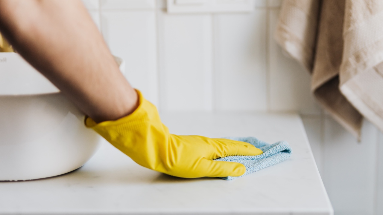 Como quitar manchas oscuras de lavabo