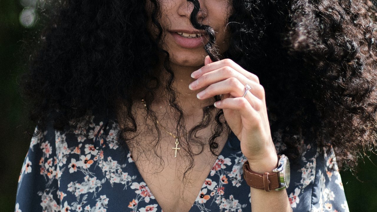 Trucos para eliminar frizz del cabello 