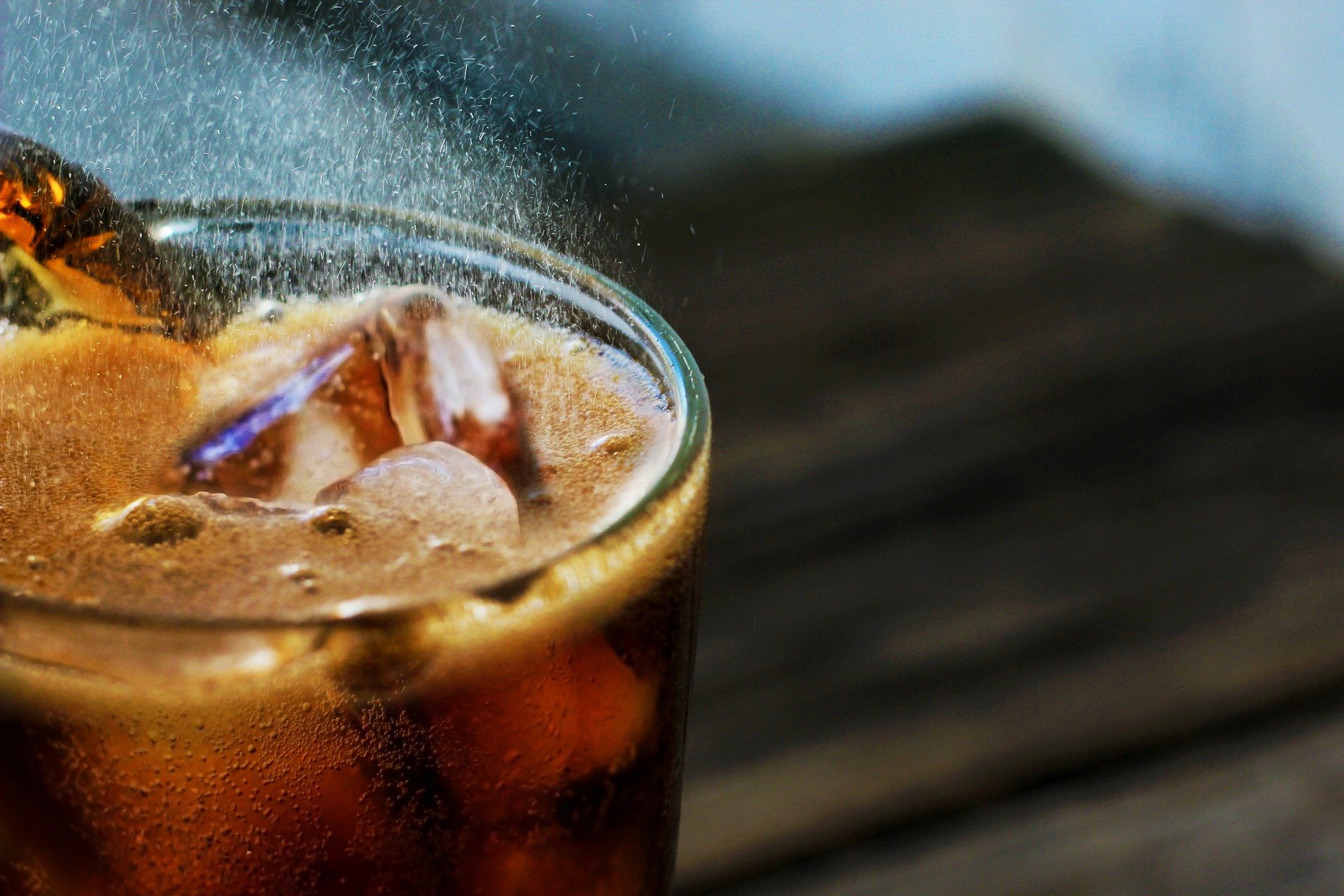 Como usar refresco de cola para eliminar manchas