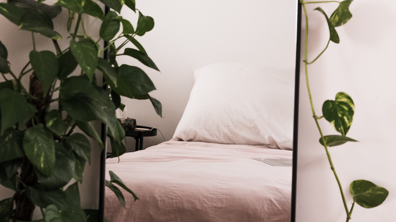 porque es malo dormir con espejos