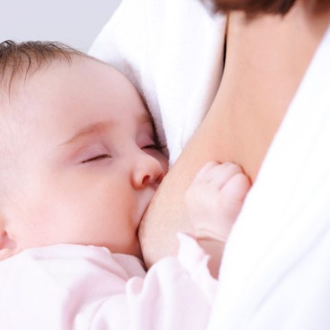 amamantar en público no es delito