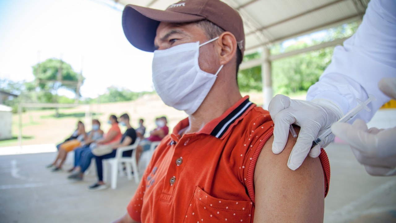 Como disminuir los efectos secundarios de la vacuna contra COVID 19