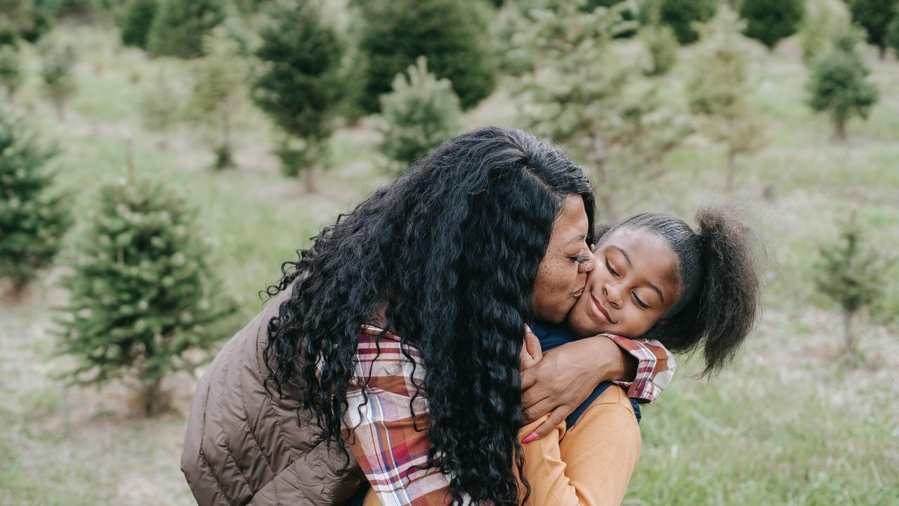 12 abrazos al día a tus hijos razones