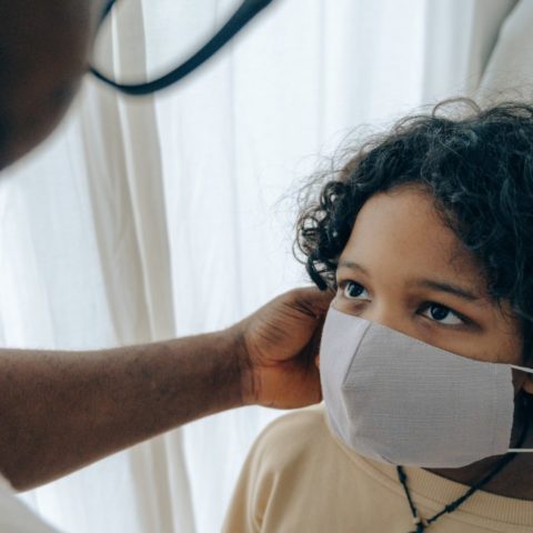 niños son más vulnerables a variante delta