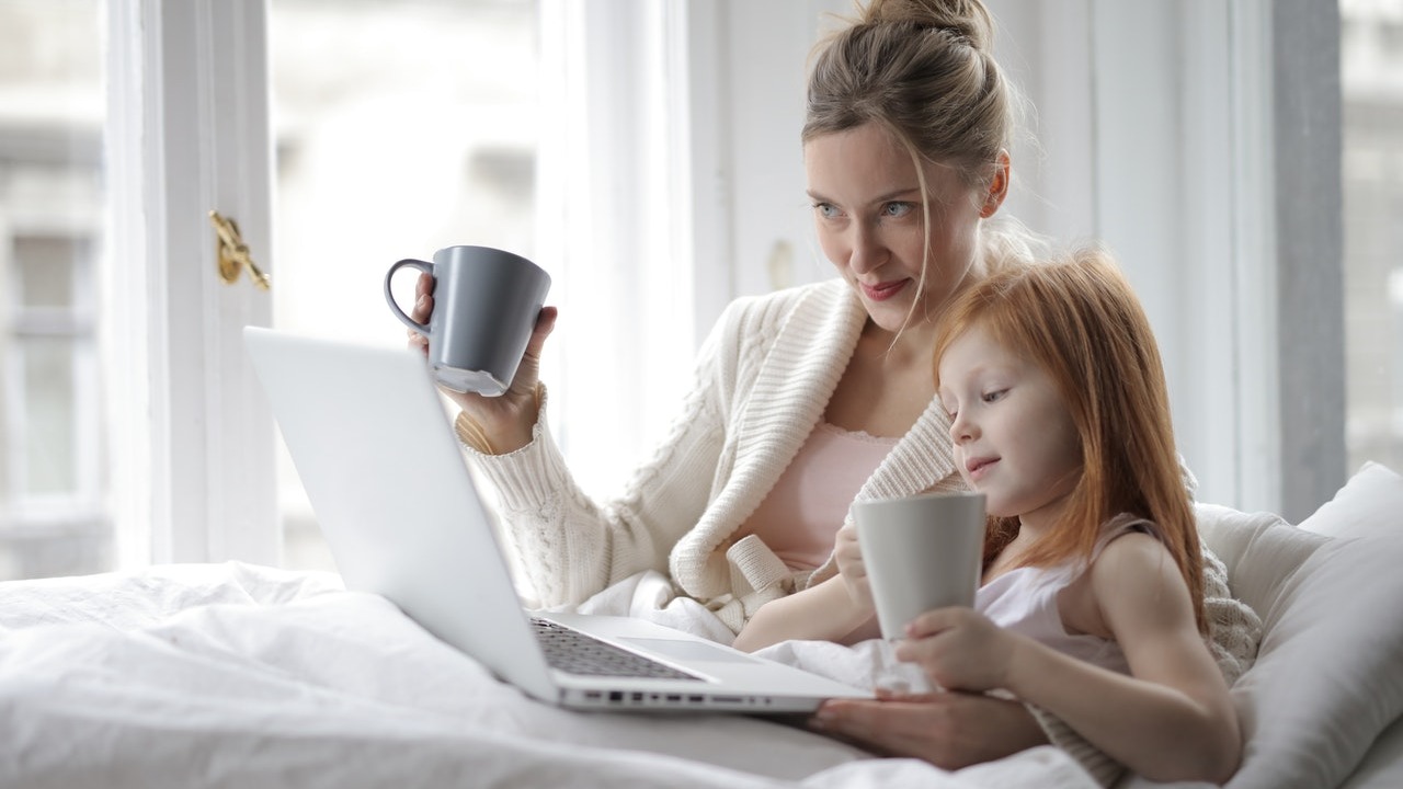 cómo enseñarle a tus hijas a no quedarse calladas si las lastima