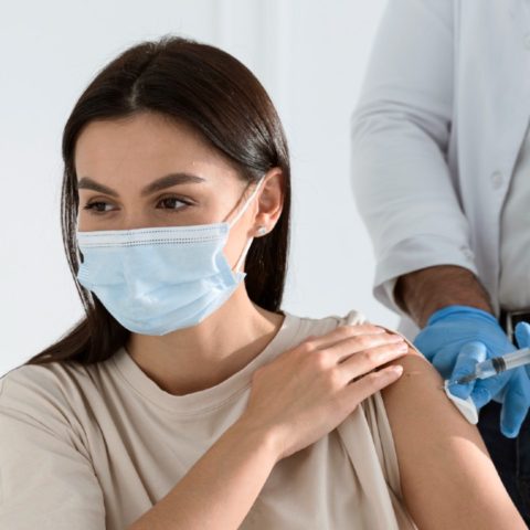 por qué duele el brazo después de la vacuna