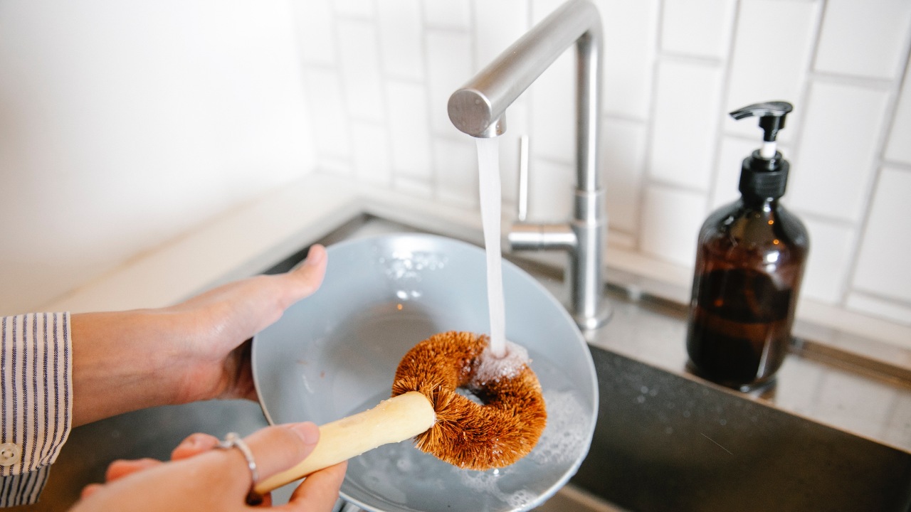 como ahorrar tiempo lavando trastes