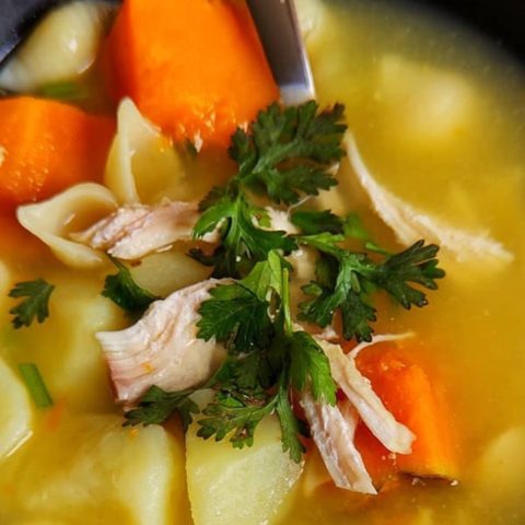 mejores piezas de pollo para el consomé