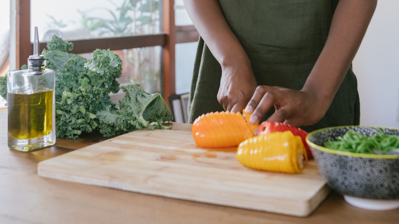 Cómo limpiar y desinfectar tabla de picar
