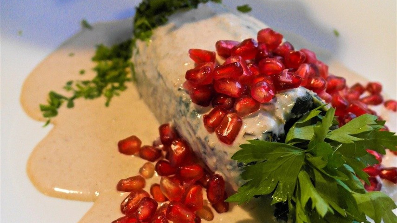 Crean la hamburguesa de chile en nogada, dónde conseguirla