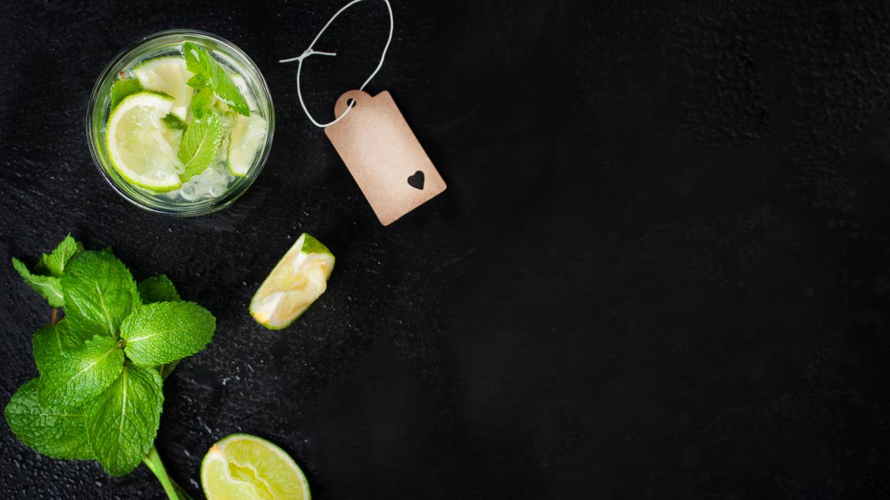 Agua-de-hierbabuena-beneficios-para-la-salud