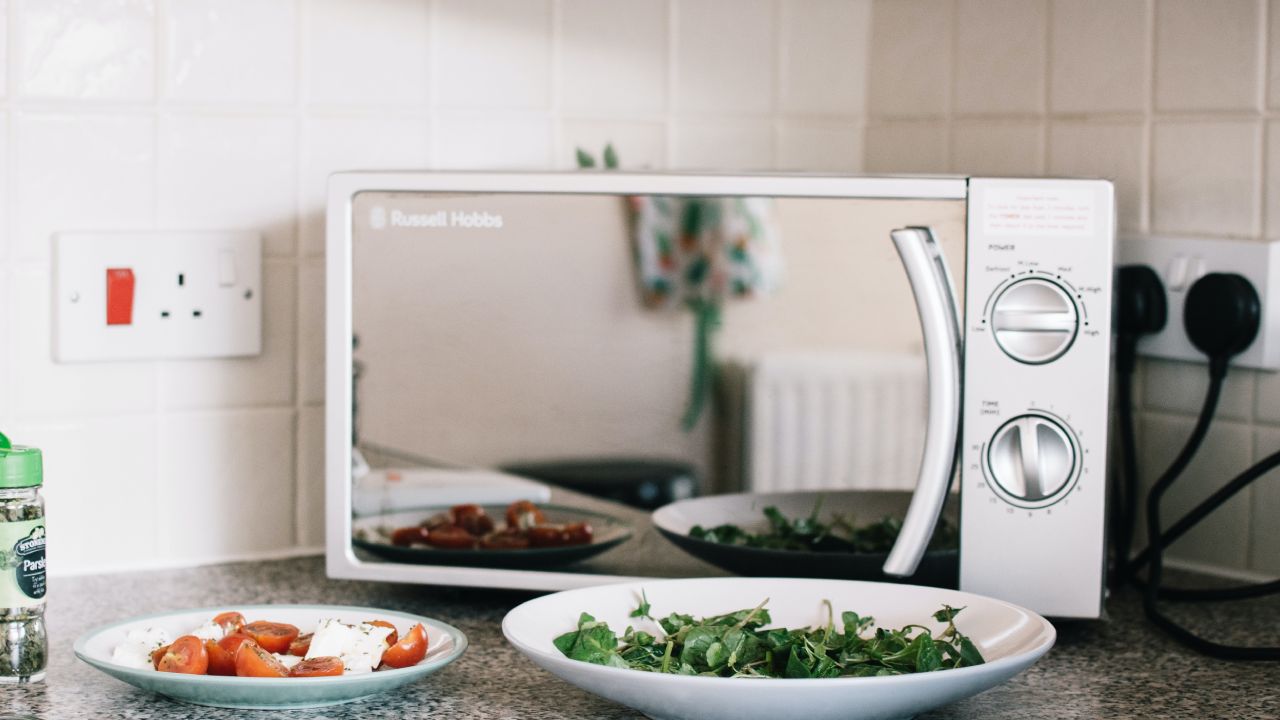 Aprende-a-pelar-nueces-fácil-microondas