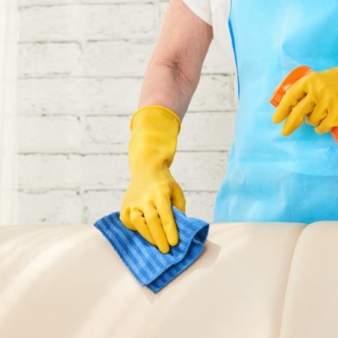 bicarbonato de sodio para limpiar muebles de tela manchados