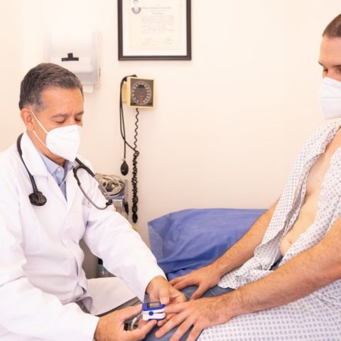 hipertensos deben evitar cuadro de covid-19