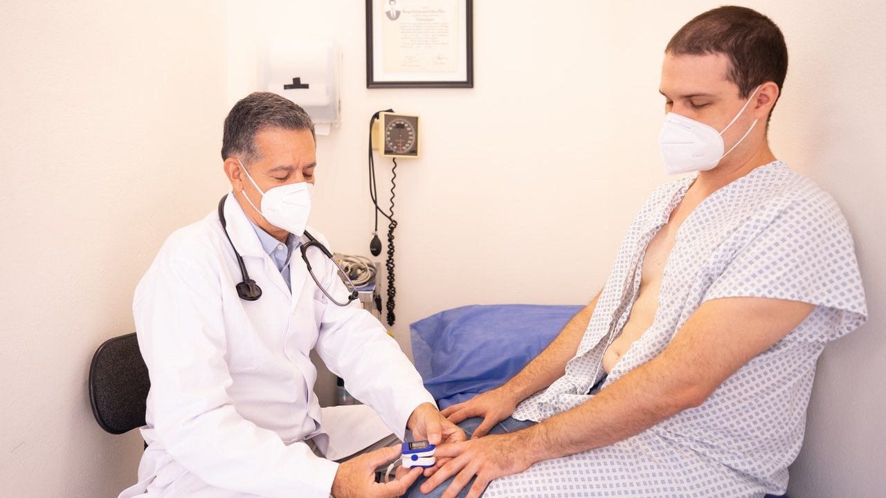 hipertensos deben evitar cuadro de covid-19