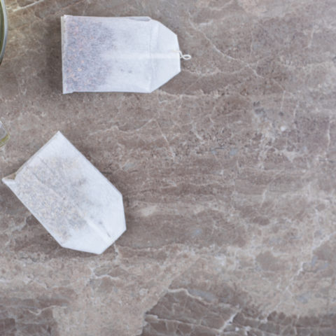 Cultiva manzanilla en una maceta con té