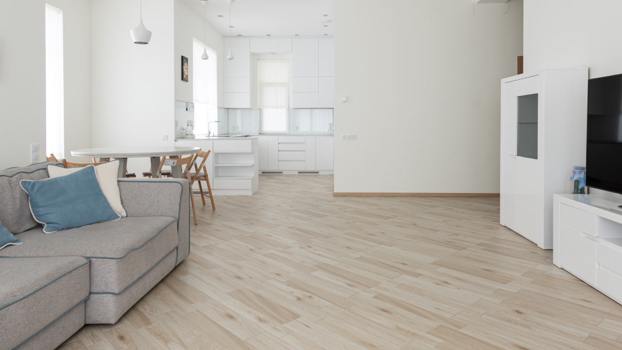 Limpia tus pisos laminados con esta técnica