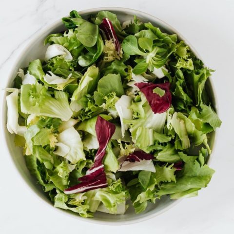 manchas marrones en la lechuga que es