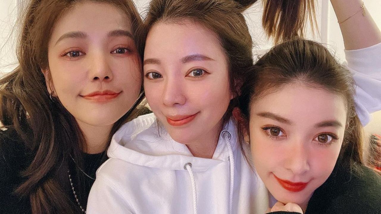 hermanas hsu lucen muy jóvenes