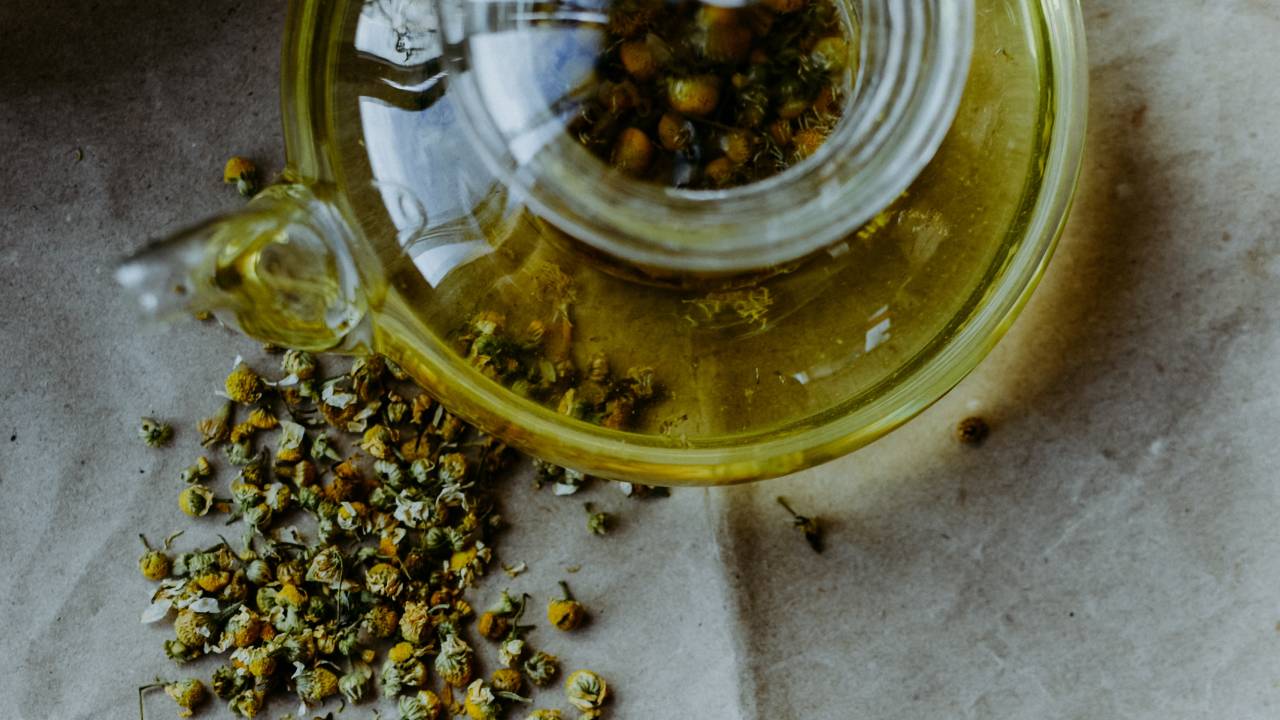 La verdad sobre desintoxicar el hígado con manzanilla