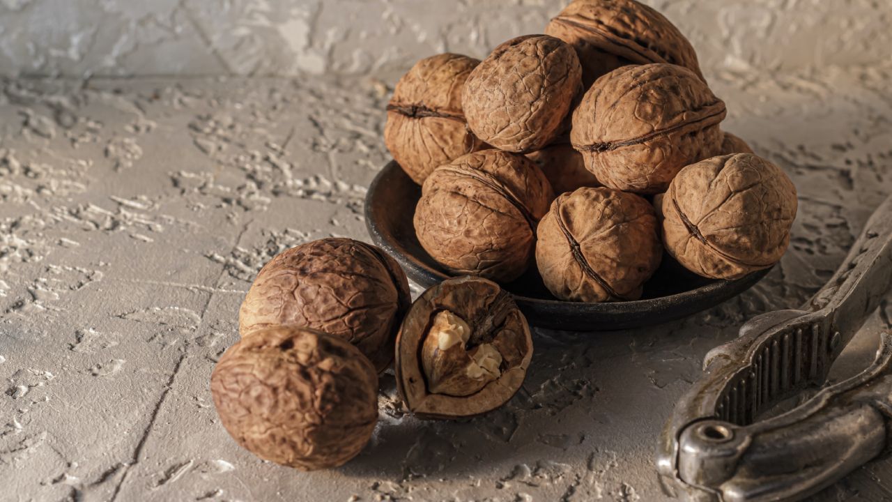 cómo-Pelar-nueces-facilmente-sin-esfuerzo