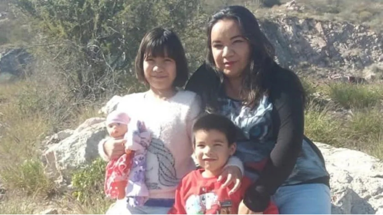 Mamá se ofrece a lavar ropa para comprar un pastel