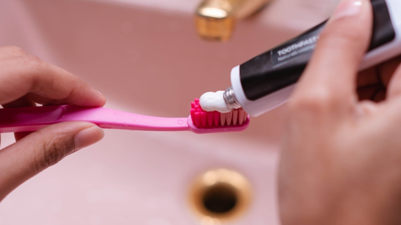 como usar pasta de dientes para limpiar manchas