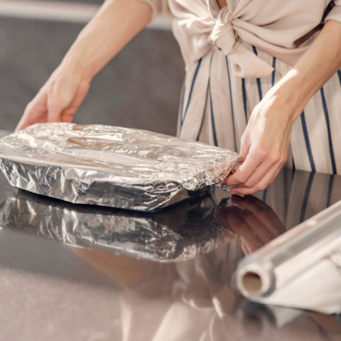 refrigerar comida con papel aluminio