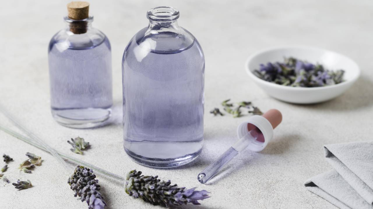 Aceites naturales para limpiar tu hogar y que huela delicioso