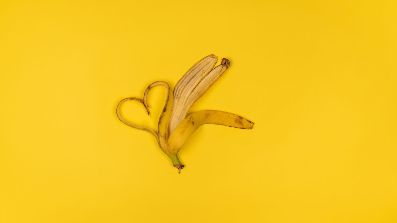 Cáscara de plátano para quitar verrugas
