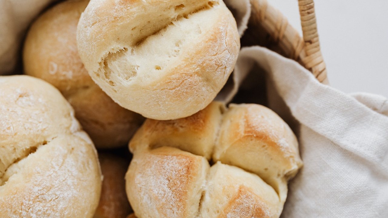 como recuperar el pan de dias duro microondas