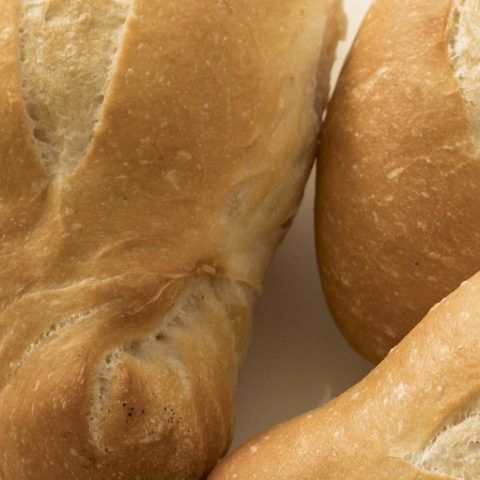 cómo ablandar el pan duro para que vuelva a ser suave