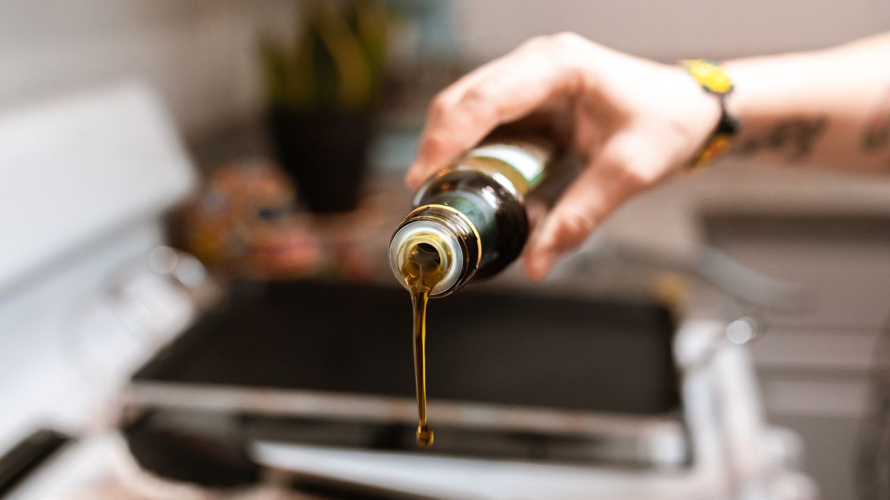 ¿El aceite de oliva caduca?