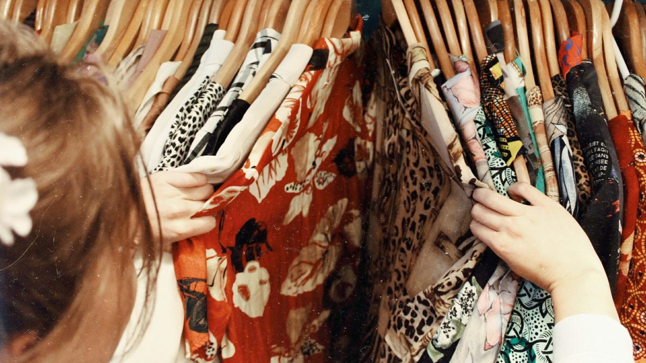 Cómo eliminar el olor a humedad de tu ropa