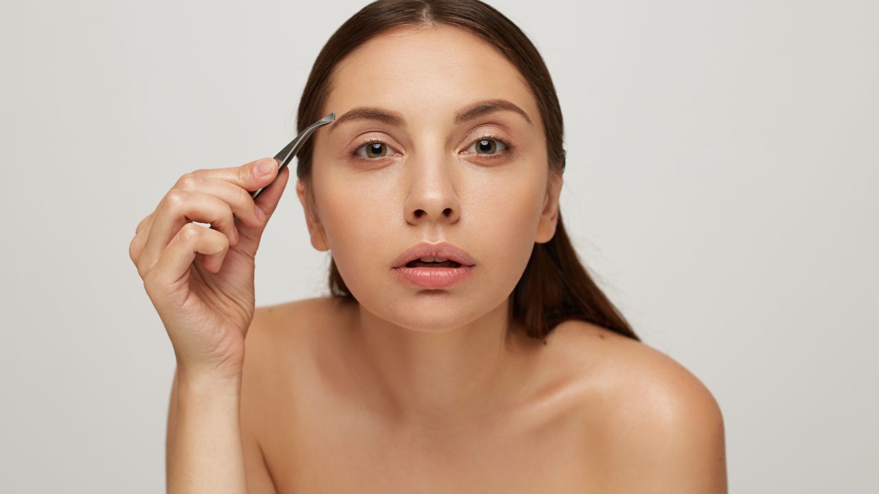 Cómo hacer crecer tus cejas de forma natural