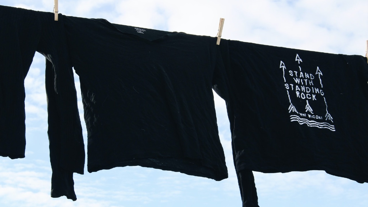 Consejos para que la ropa negra no pierda color