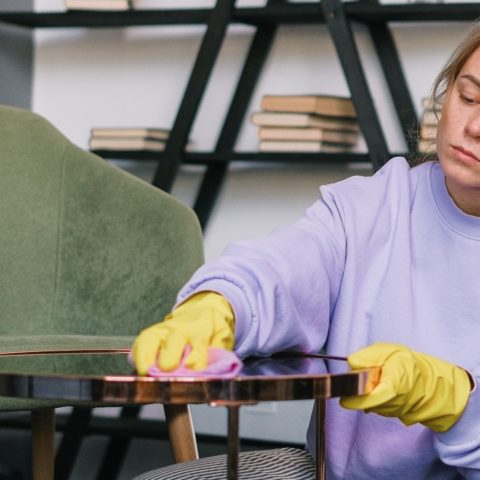 truco para limpiar mesa de vidrio sin dejar marcas