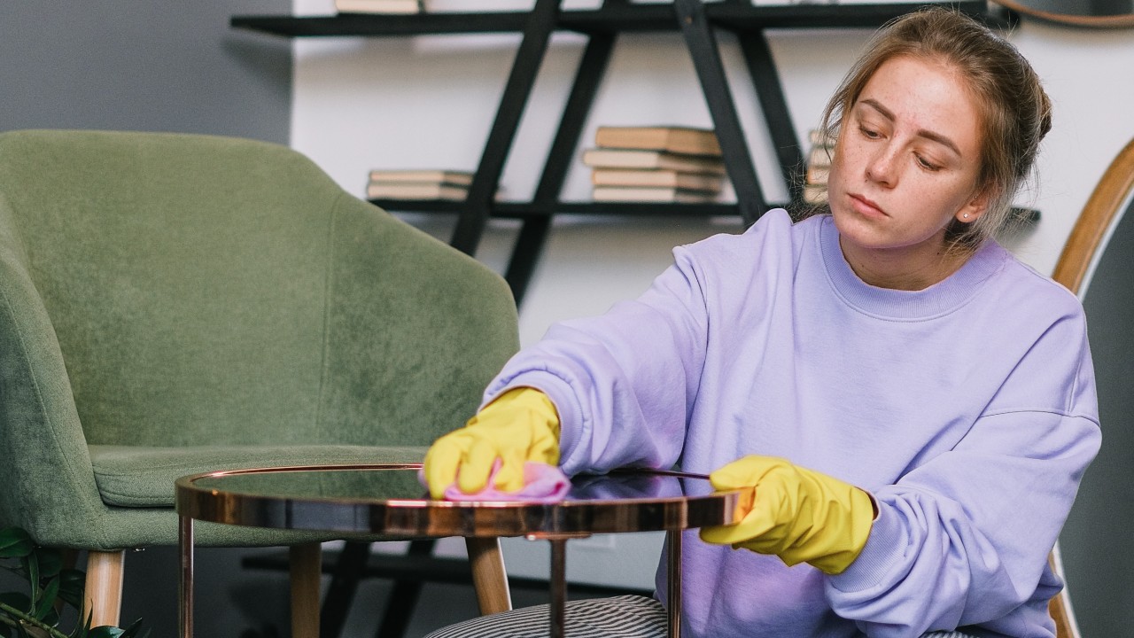 truco para limpiar mesa de vidrio sin dejar marcas