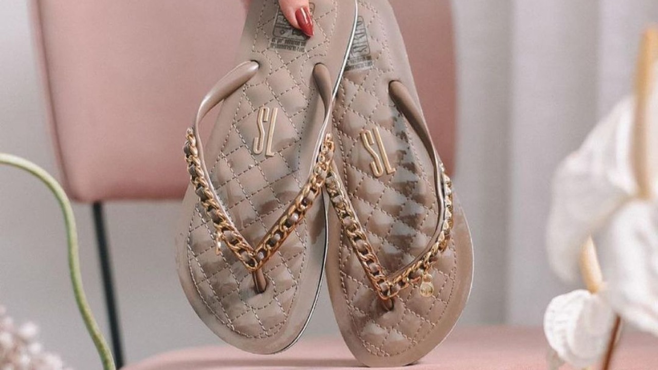 ideas para adornar sandalias con cadenas