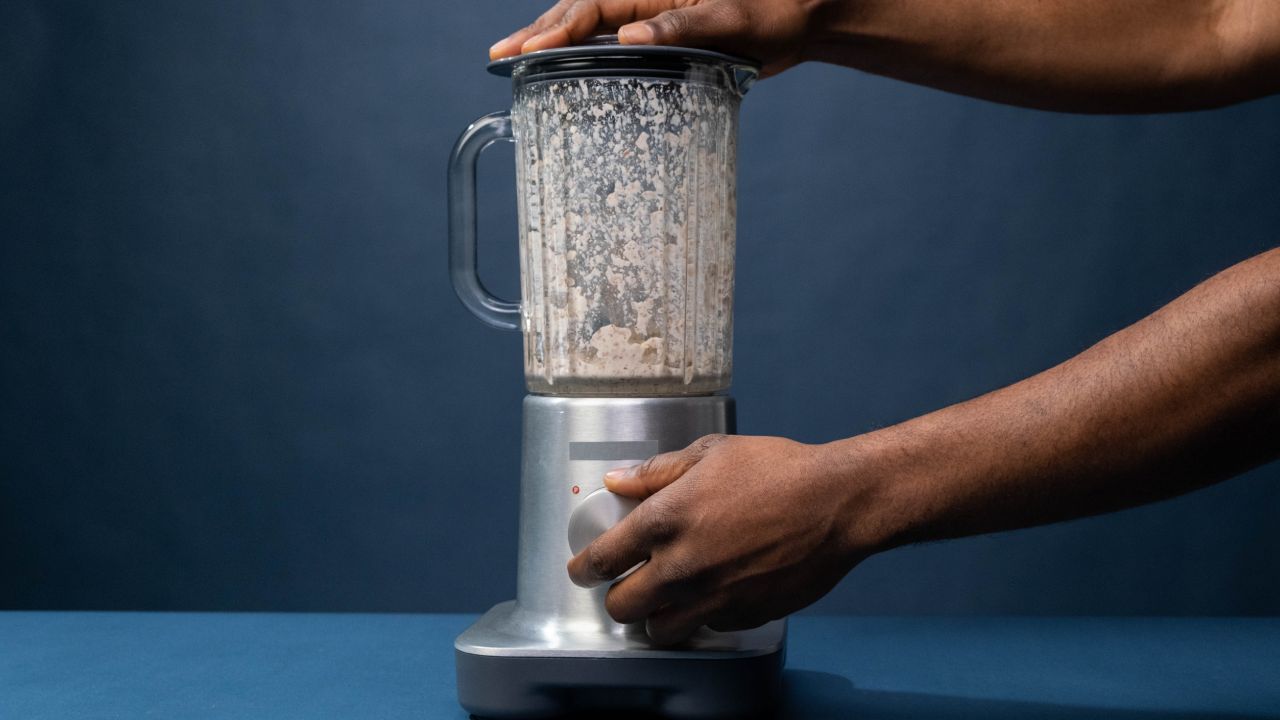 Truco para lavar la licuadora en segundos