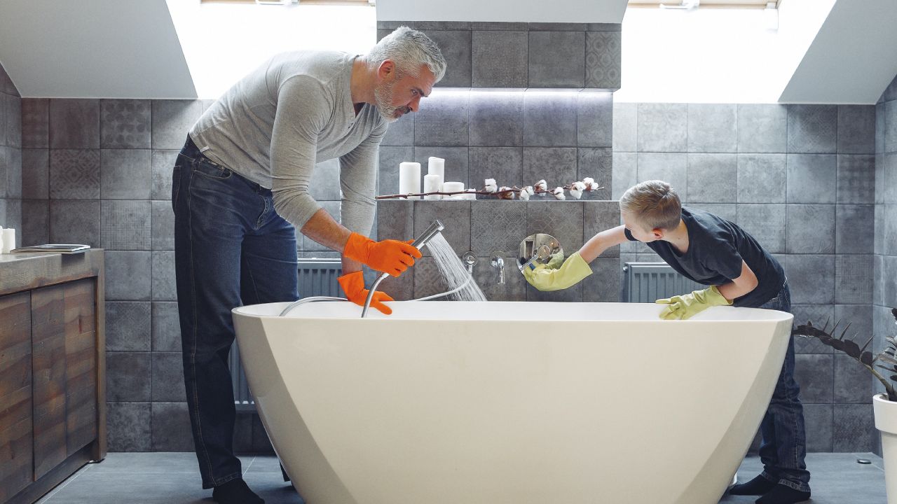 Enseña a tus hijos a ser cooperativos en las tareas domésticas