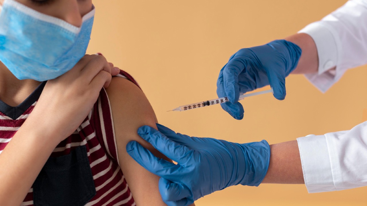 por qué tarda tanto la vacuna contra COVID-19