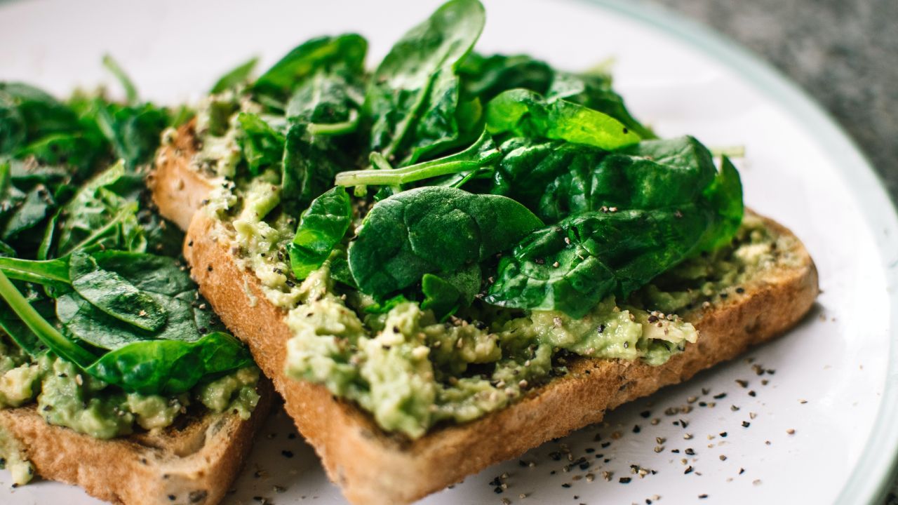 Cuántas espinacas puedo comer a diario