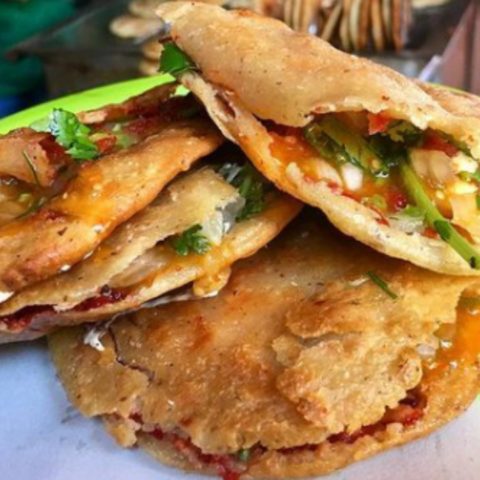 Calorías de la gordita de chicharrón