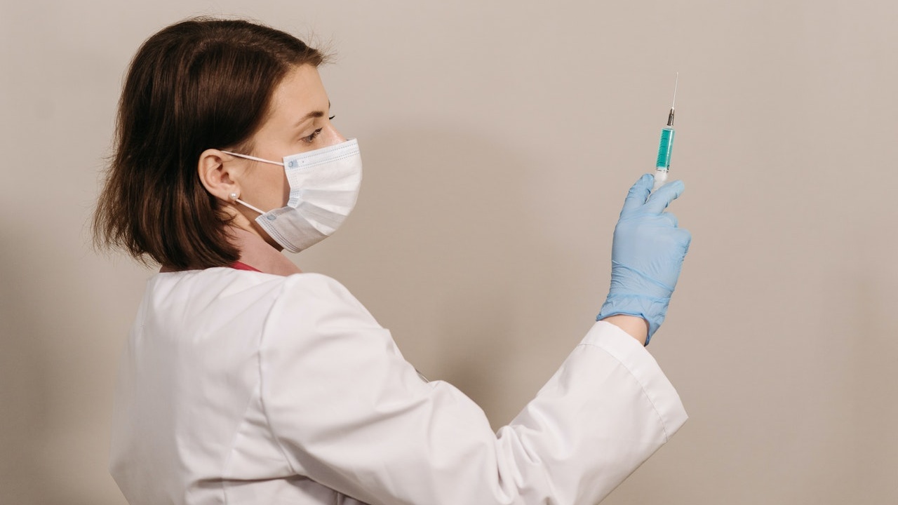 pese a vacuna personas en riesgo de contagio de COVID-19