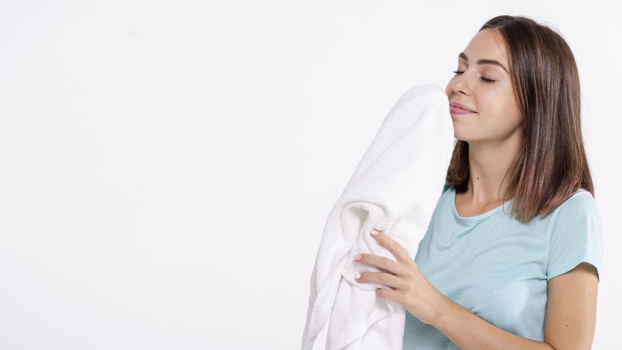 Elimina el mal olor de tus toallas con estos trucos caseros