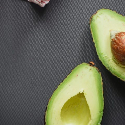 Comer un aguacate cuando está negro es peligroso