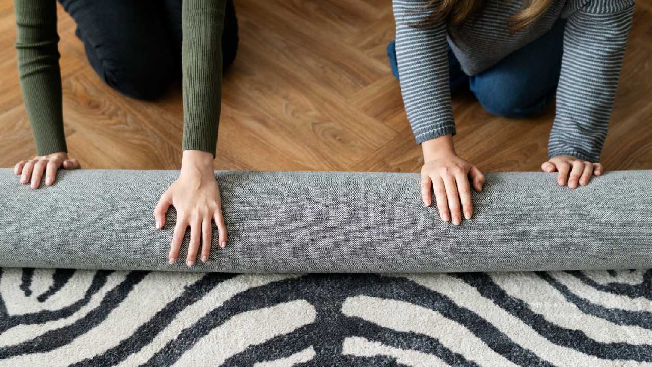 truco para quitar manchas de alfombras y tapetes con crema para afeitar